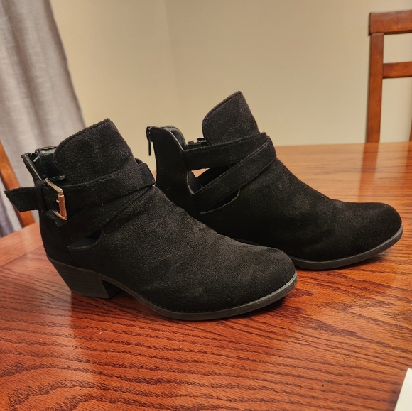 Karyn's Boots - Picture 1 of 7